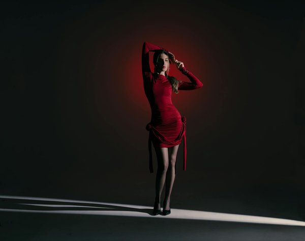 Comparing Setting Powder and Setting Spray: Which One Truly Boosts Your Makeup"s Endurance?