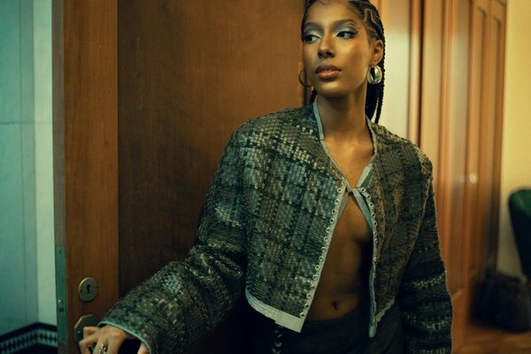 Top short almond nail designs to inspire your next manicure