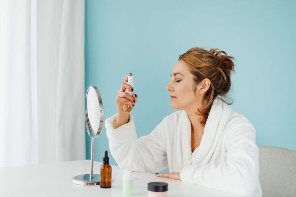 Comparing Setting Powder and Setting Spray: Which One Truly Boosts Your Makeup"s Endurance?